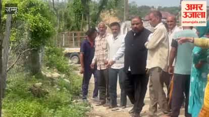 Congress leader Vijay Kumar Baba visited villages in Vijaypur and listened to the problems of the people.