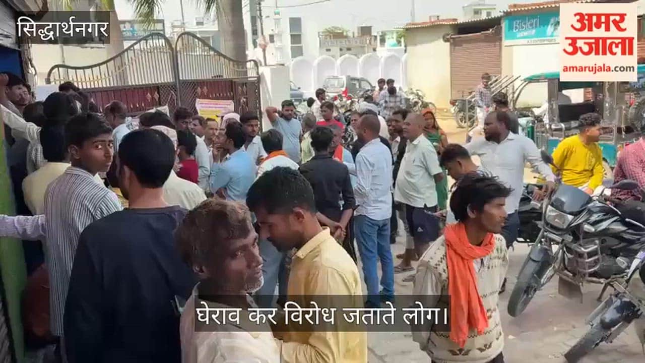 The protest was carried out demanding payment of MNREGA wages and honorarium to employment servants.