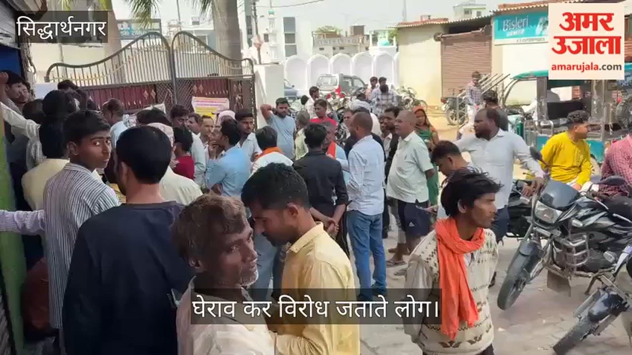 The protest was carried out demanding payment of MNREGA wages and honorarium to employment servants.