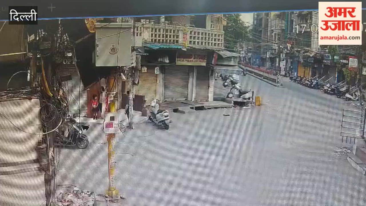 Miscreants attacked woman and snatched her gold bracelet in Krishna Nagar in Delhi