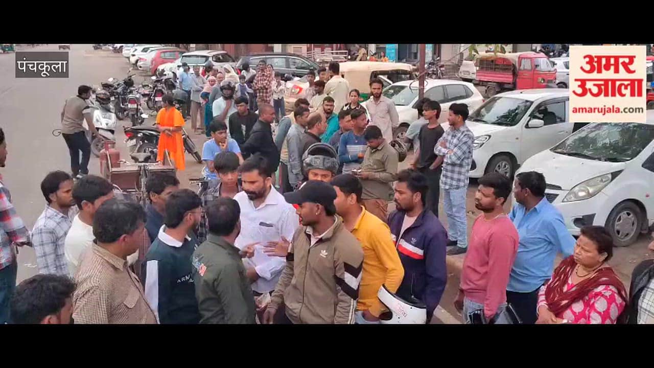 Crowds gather in Panchkula's Sector 4 to collect gas cylinders.
