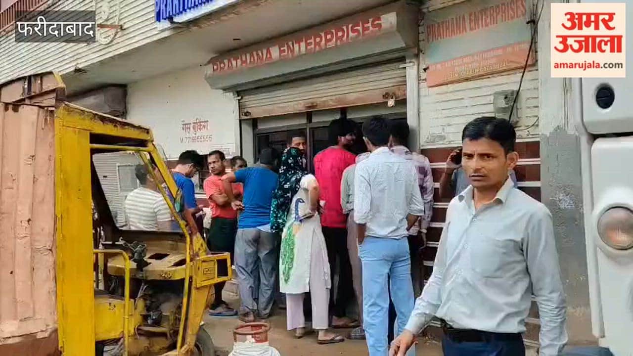 Crowds have been thronging gas agencies in Faridabad since morning.