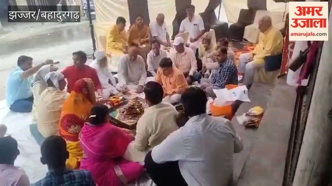 The Bahadurgarh branch of the Bharat Vikas Parishad organized a Havan Yajna and distributed Prasad on the occasion of the Hindu New Year.