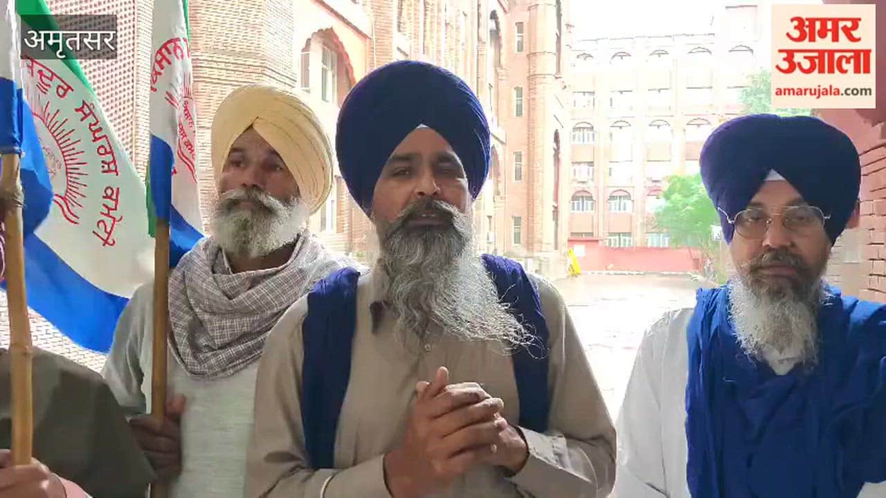 Farmer leader Sarwan Singh Pandher arrived outside the Amritsar DC office and provided details regarding the March 22 protest.