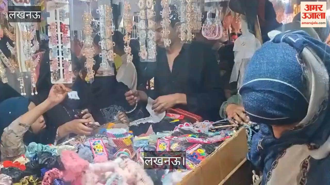 लखनऊ: चांद रात पर नक्खास बाजार में खरीदारी के लिए भीड़, लगा जाम