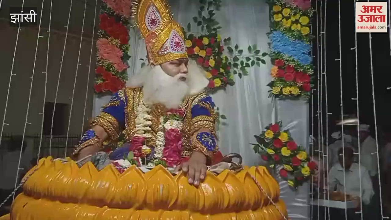 The grand procession was greeted with chants of Jai Jhulelal and was welcomed with flower showers.