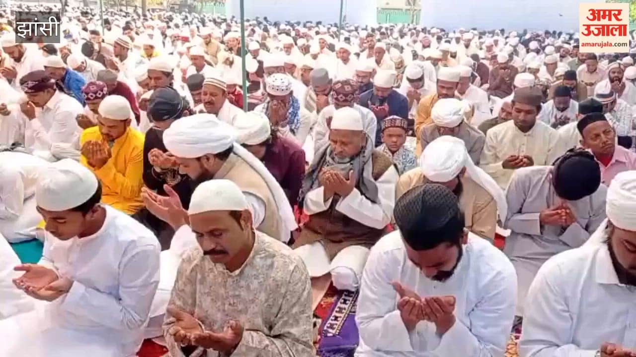 After offering Eid prayers in Jhansi, prayers were offered for peace.