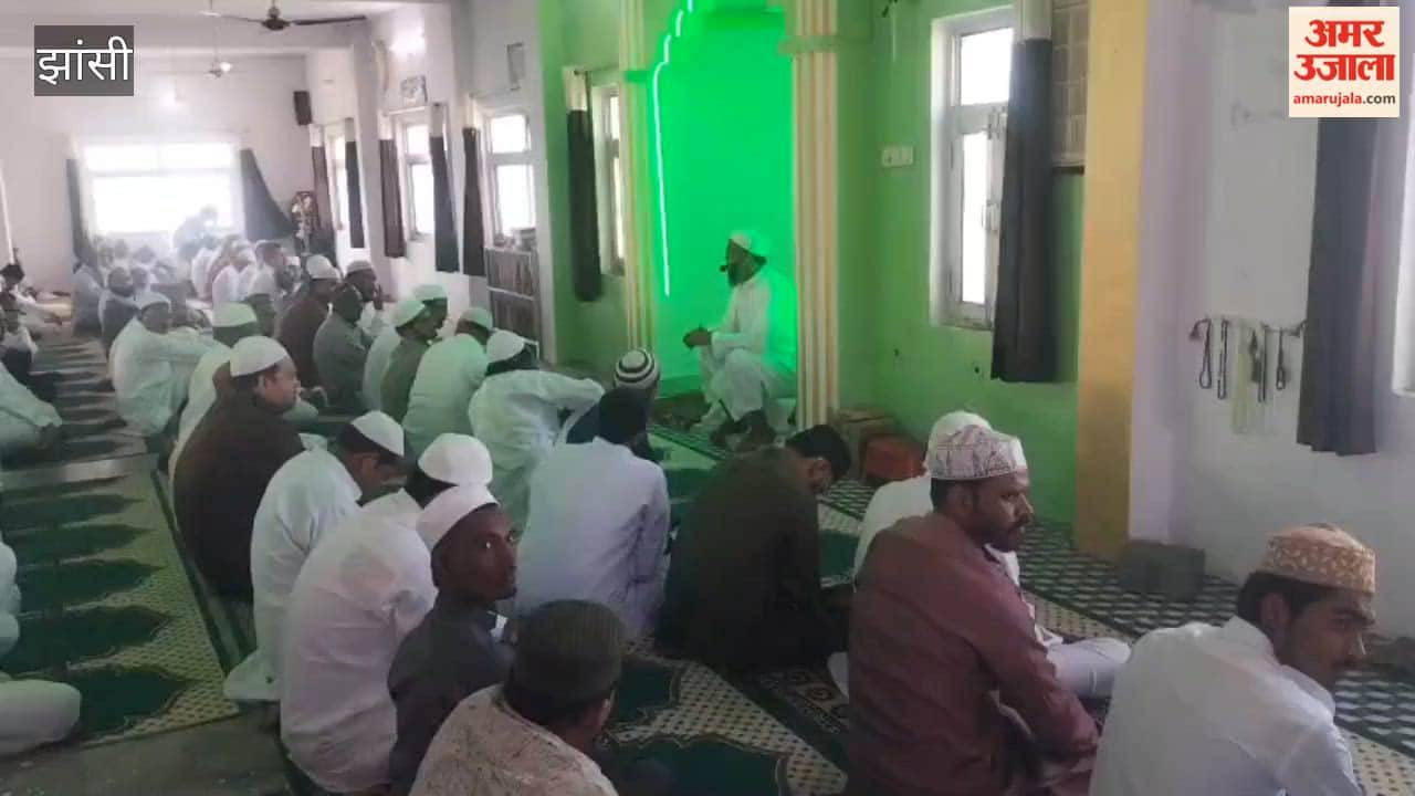 Eid was celebrated at the Jivanshah Mosque in Jhansi.