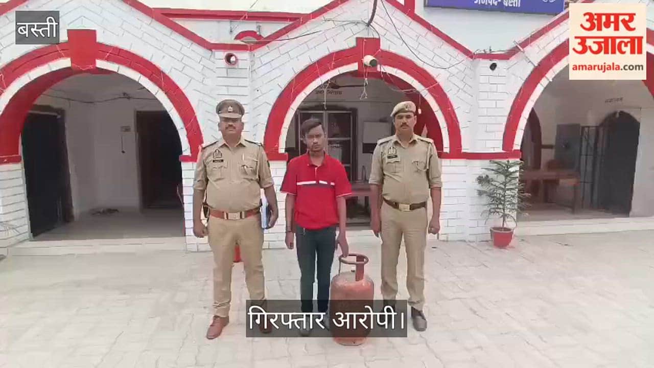 Police arrested the accused of stealing gas cylinders.