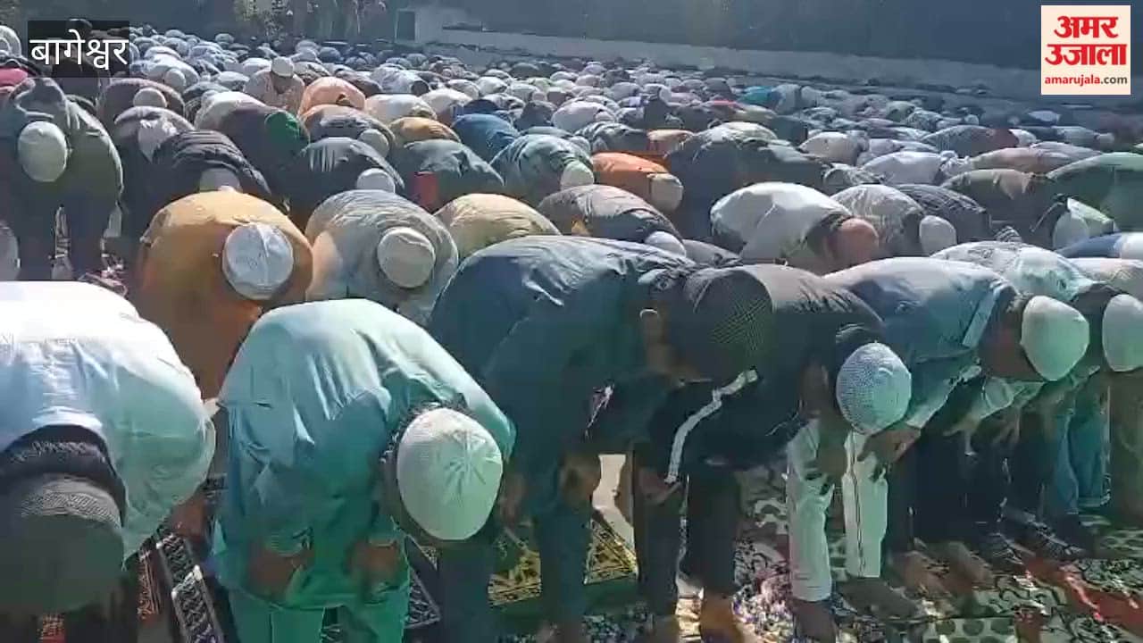 Eid is being celebrated with great enthusiasm, prayers were offered in the Idgah