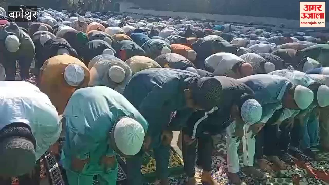 Eid is being celebrated with great enthusiasm, prayers were offered in the Idgah