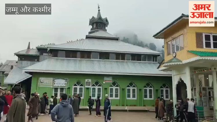 Jammu Kashmir: बांदीपोरा में ईद-उल-फितर पर उमड़ा जनसैलाब, वैश्विक शांति के लिए की दुआ