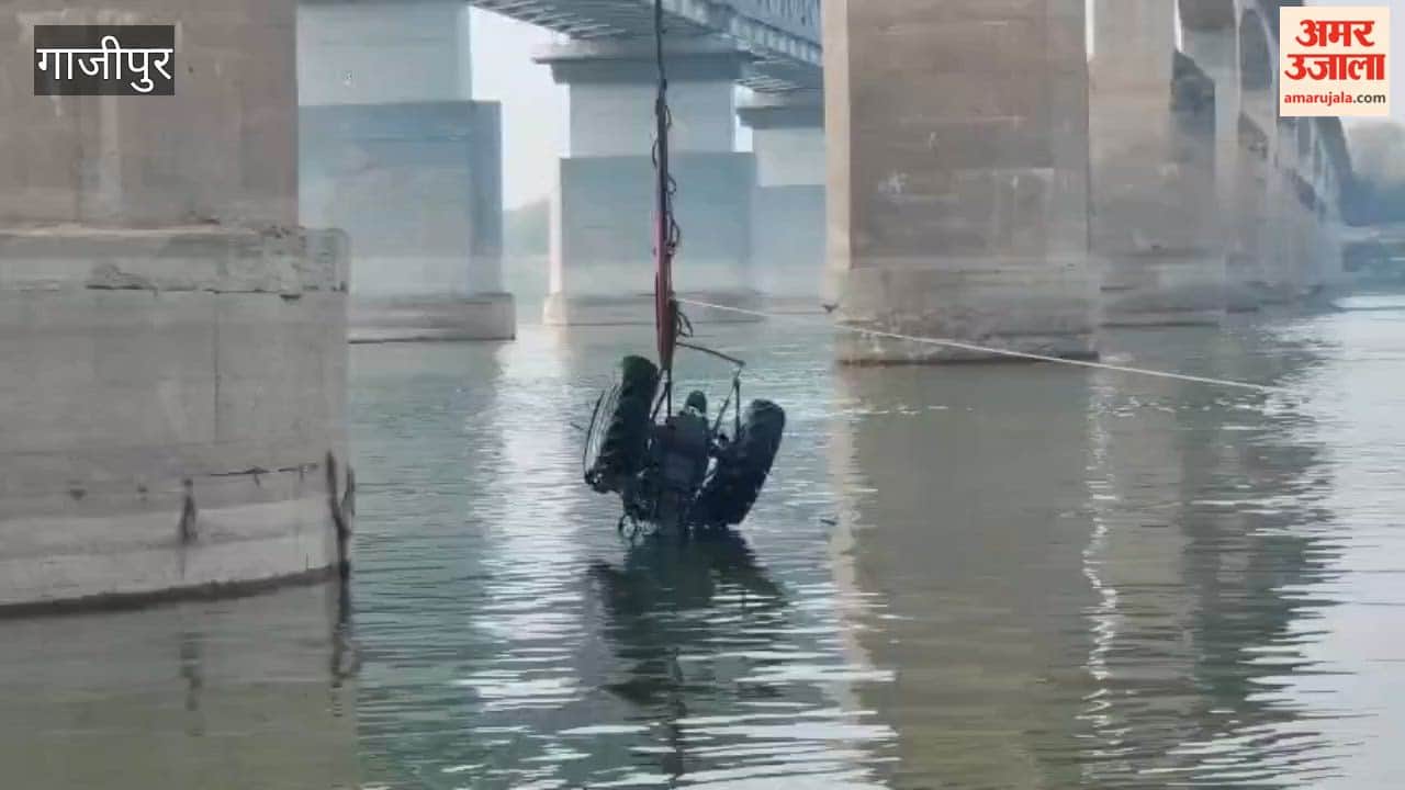 Tractor-Trolley Crashes Through Railing Plunges into Ganges in Ghazipur