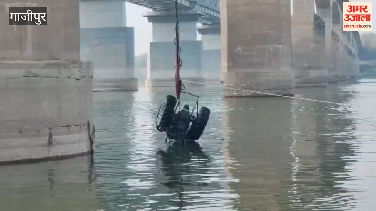 Tractor-Trolley Crashes Through Railing Plunges into Ganges in Ghazipur