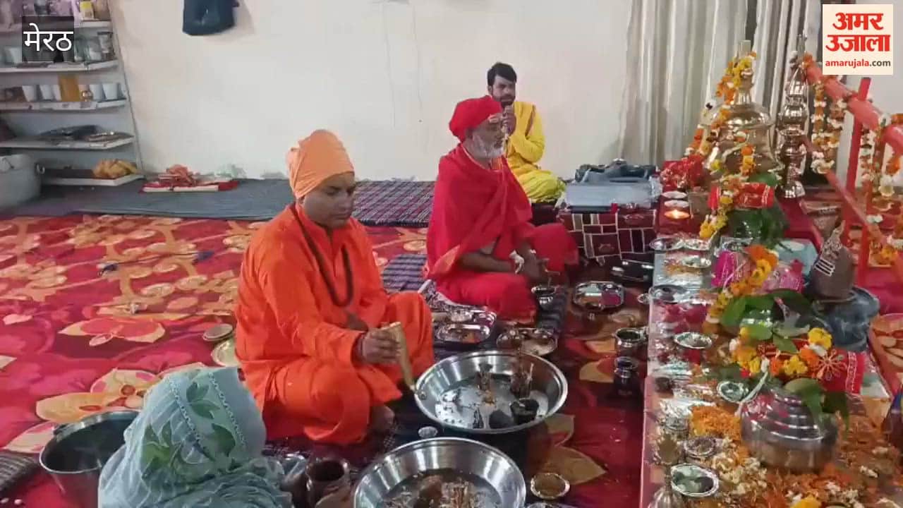 Meerut: Worshiped Goddess Shailputri on the first Navratri.