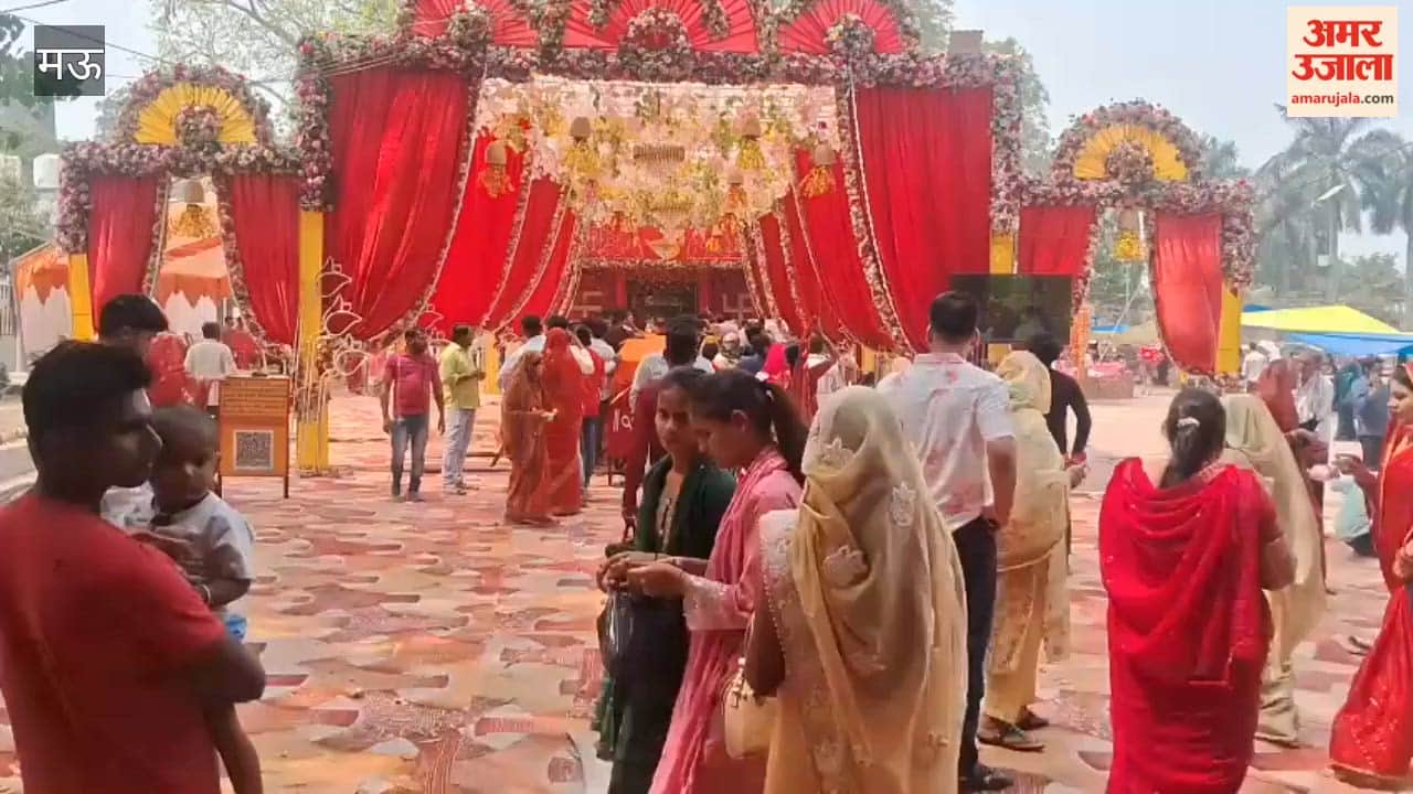 first day of Chaitra Navratri devotees offered prayers and paid obeisance at Sheetla Mata Dham