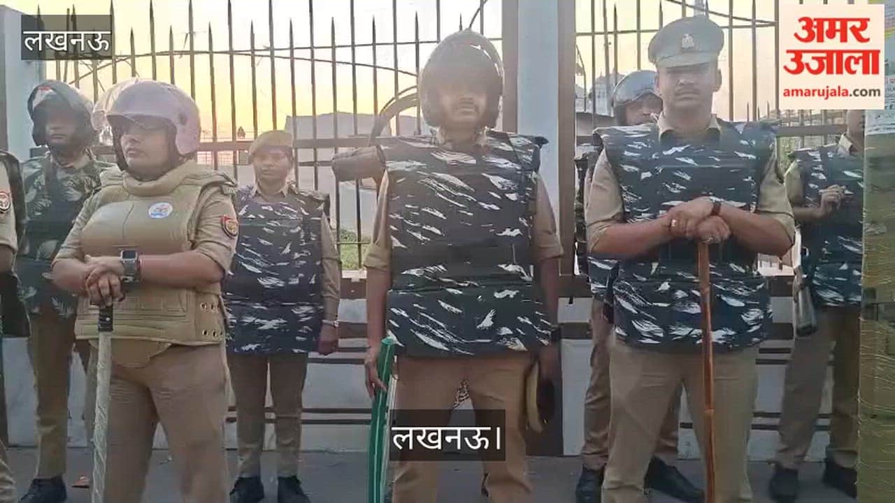 लखनऊ: नवरात्रि, रमजान और ईद को लेकर ज्वाइन कमिश्नर लायन एंड ऑर्डर बबलू कुमार के नेतृत्व में निकला रूट मार्च