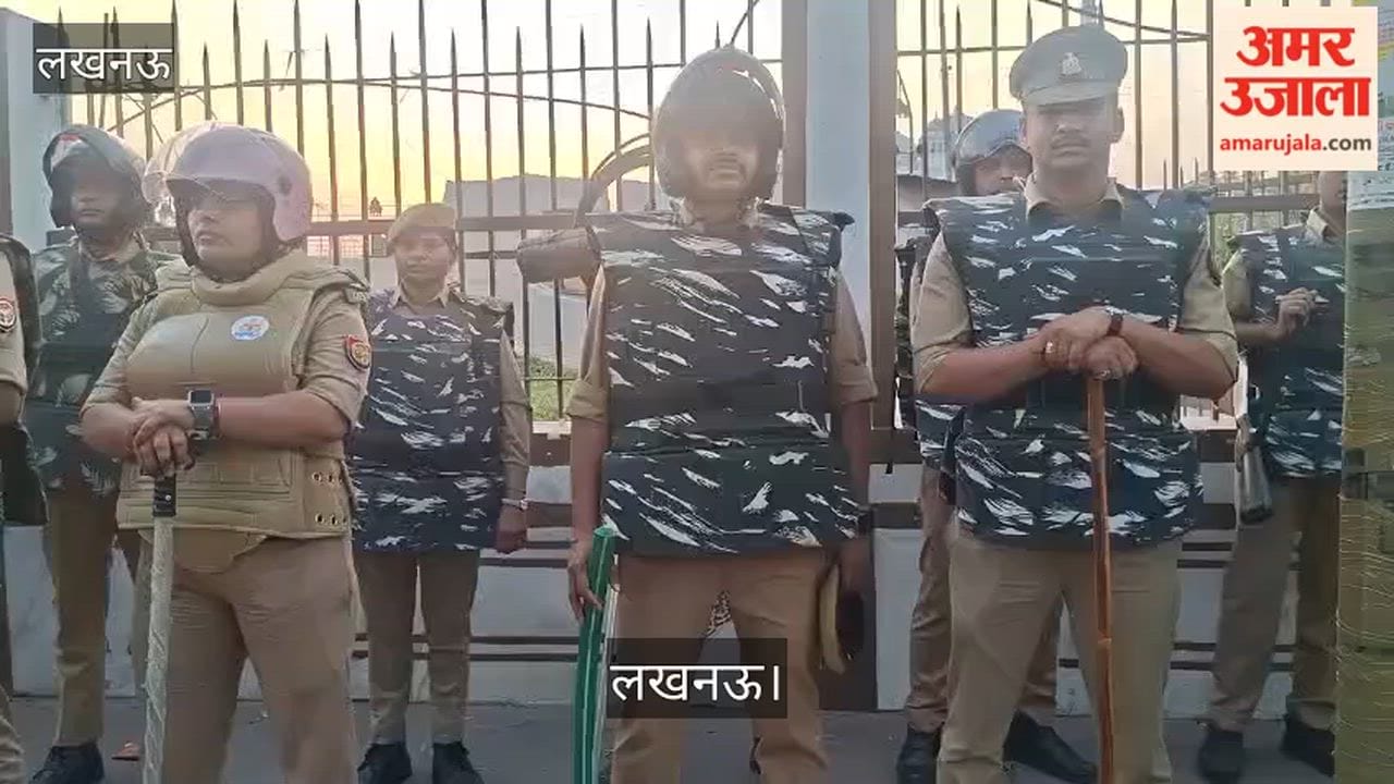 लखनऊ: नवरात्रि, रमजान और ईद को लेकर ज्वाइन कमिश्नर लायन एंड ऑर्डर बबलू कुमार के नेतृत्व में निकला रूट मार्च