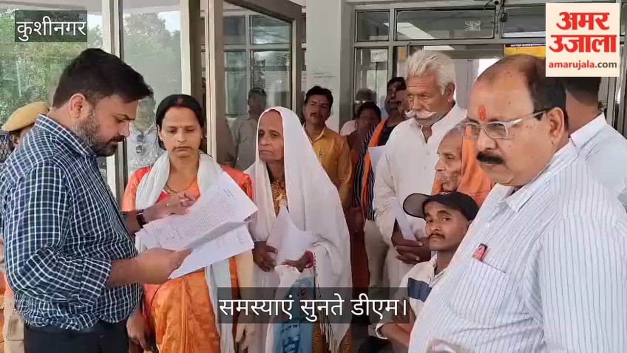 The DM himself came out of the office, listened to people's complaints and gave instructions.