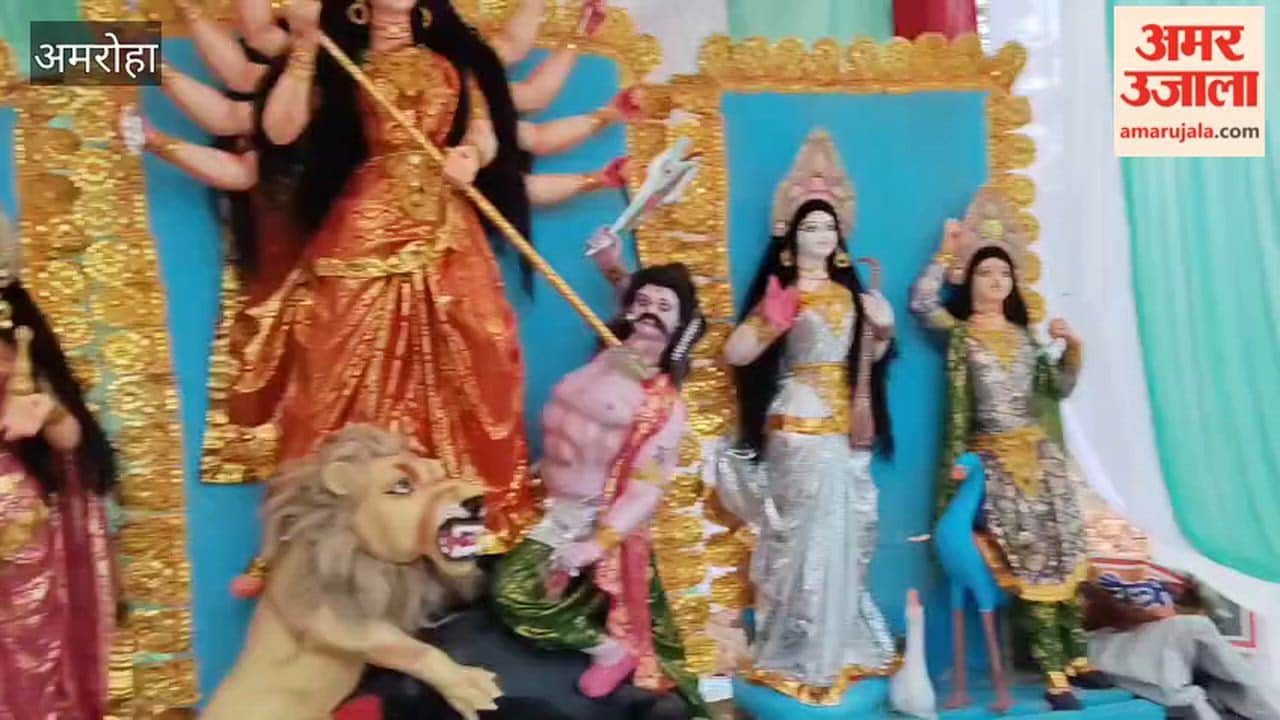 Captivating Statues of Deities Crafted Using Straw and Clay