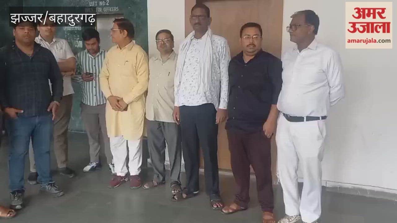 Traders meet with the DC in Jhajjar regarding the demand for commercial cylinders.