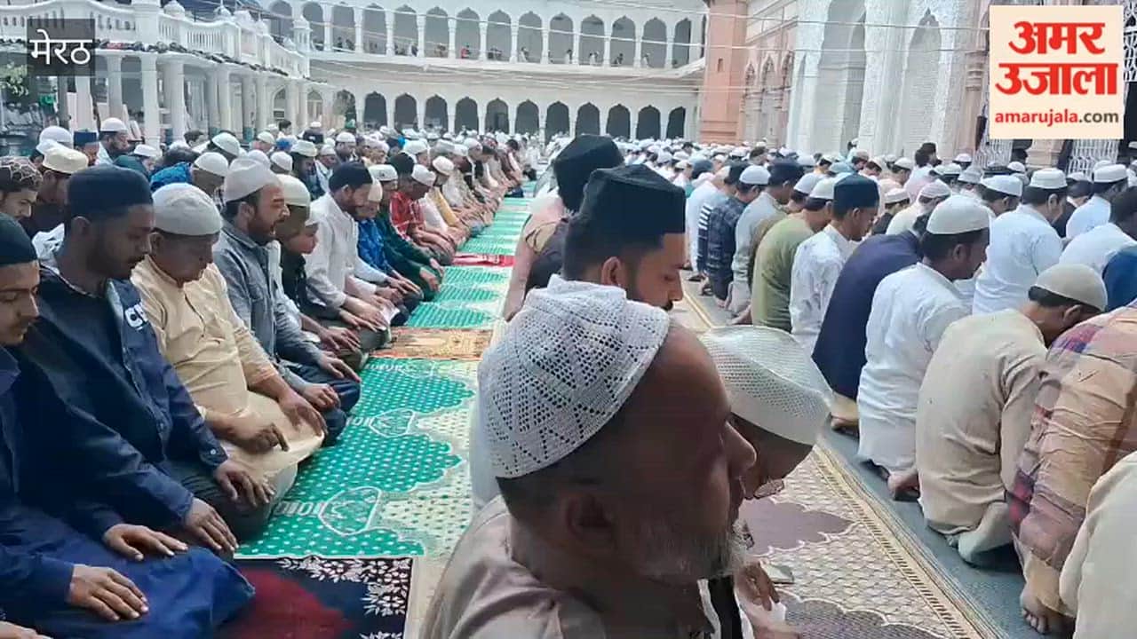Meerut: Muslims offered goodbye Friday prayers with devotion.