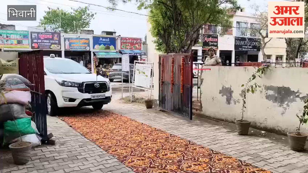 Bhiwani SP Sumit Kumar inspected the Sector-13 Police Post.