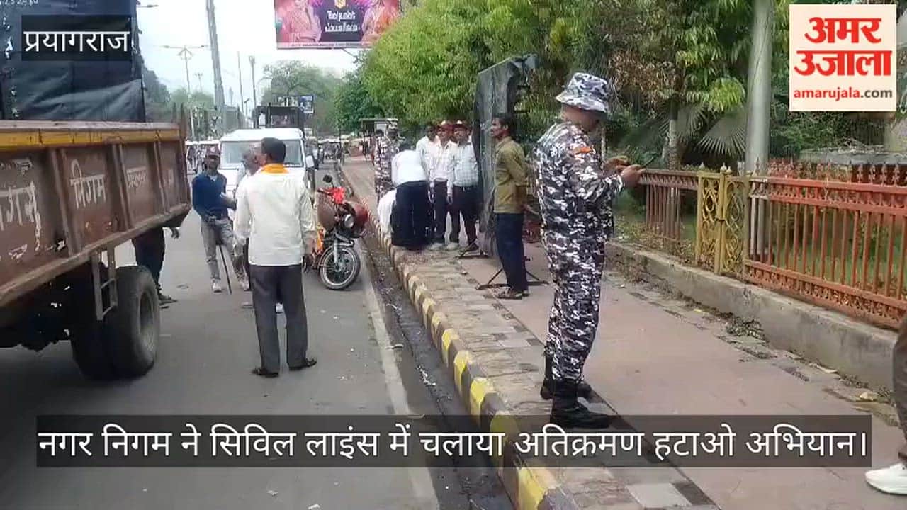 In view of Navratri and Eid, the Municipal Corporation launched an anti-encroachment drive in Civil Lines.