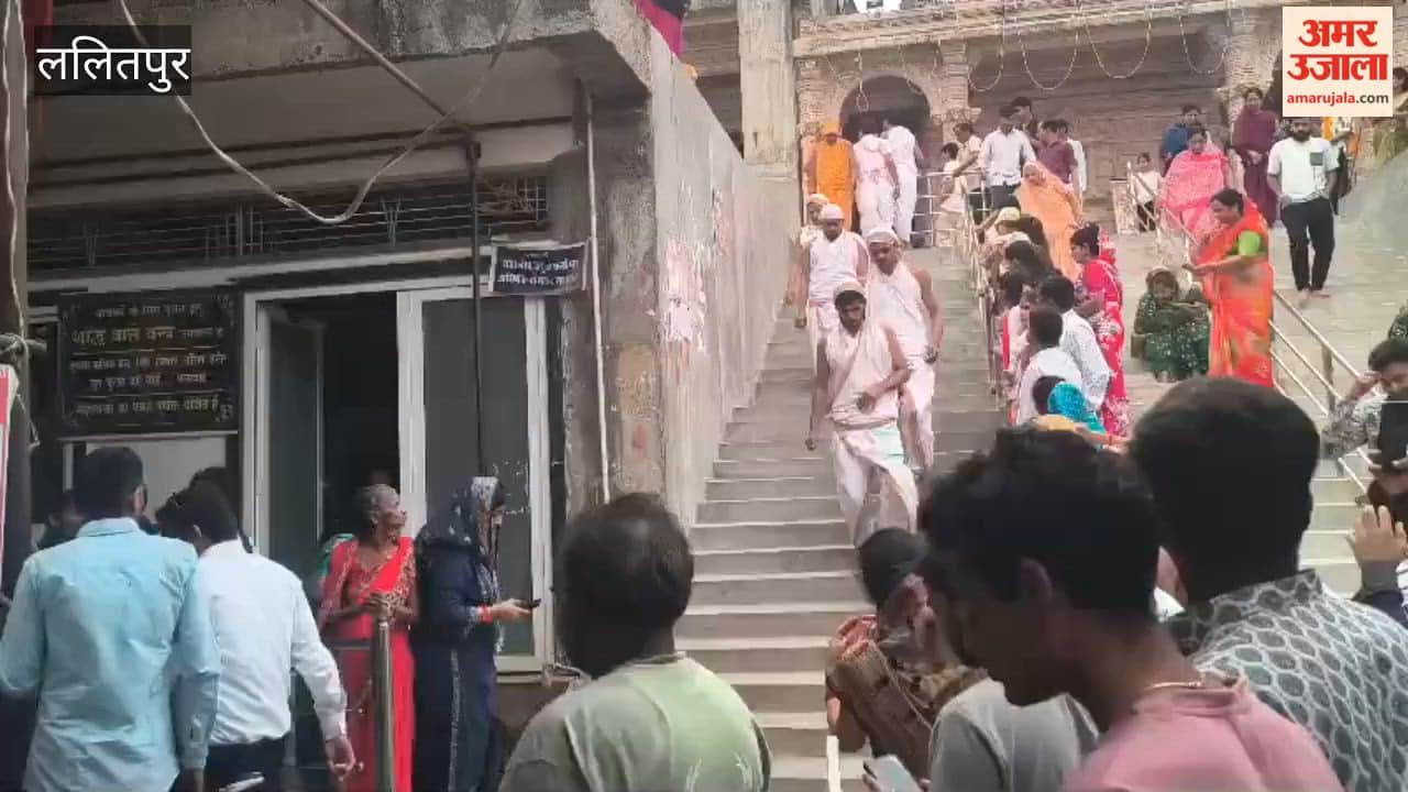 Lalitpur: Muni Sangha reached Lord Parasnath temple, gave darshan and delivered sermon
