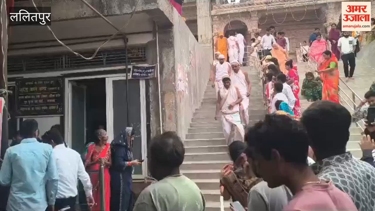 Lalitpur: Muni Sangha reached Lord Parasnath temple, gave darshan and delivered sermon