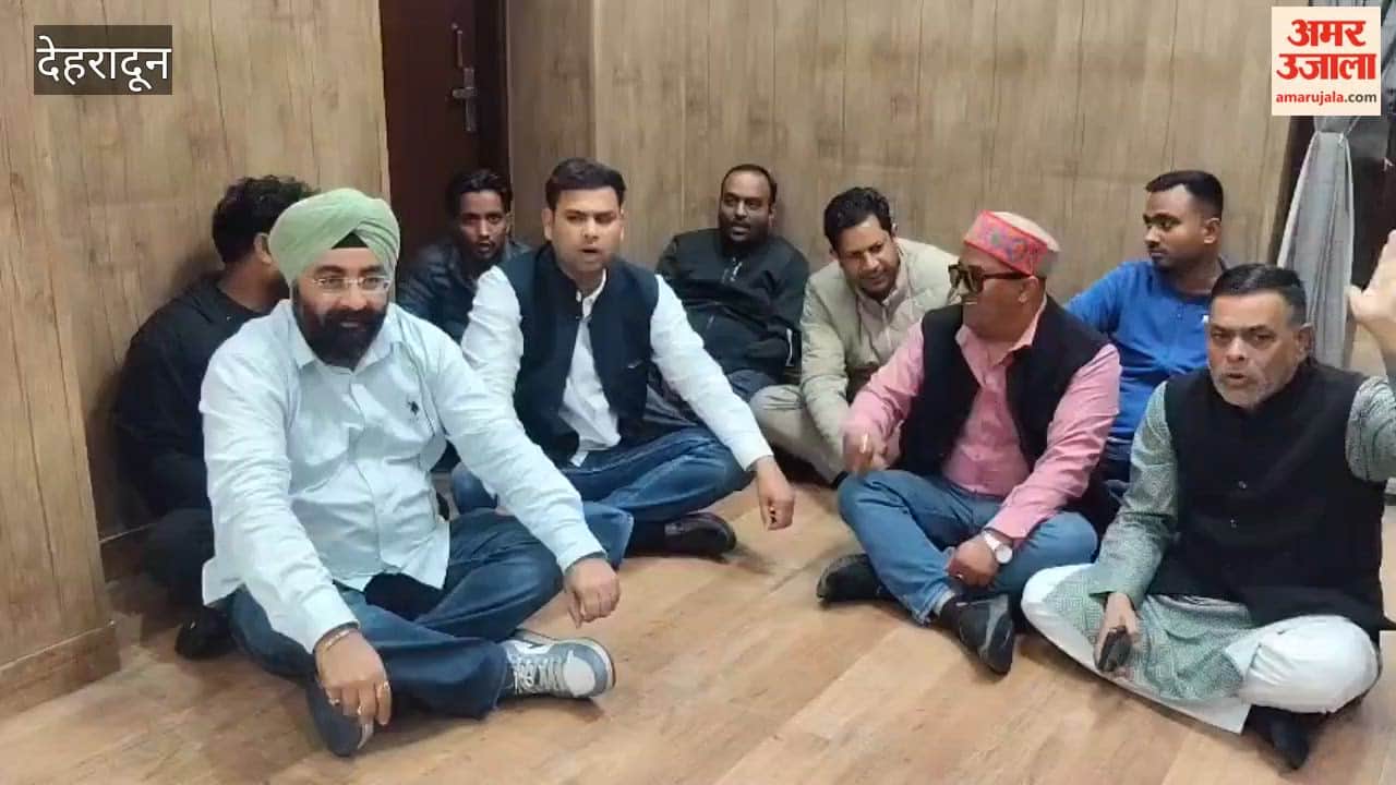 Dehradun: Congress Corporators Stage Protest at Municipal Corporation Office