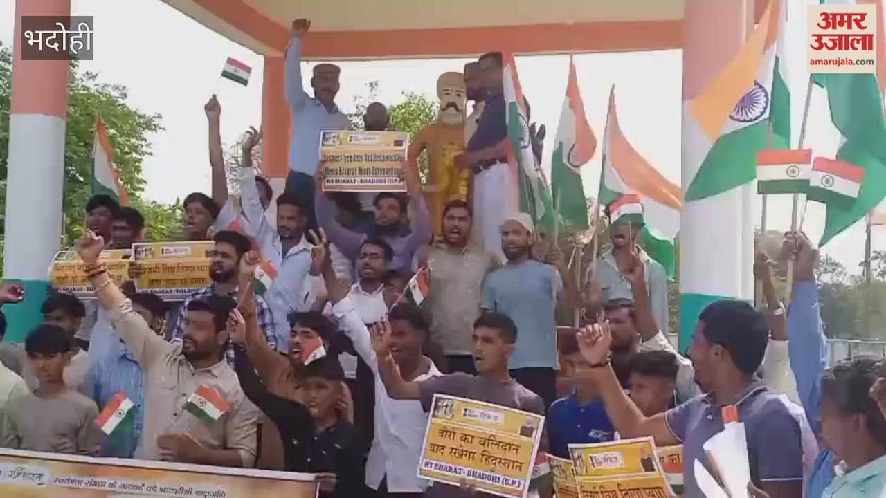 Tributes Paid to Great Heroes of Freedom on Martyrs Day