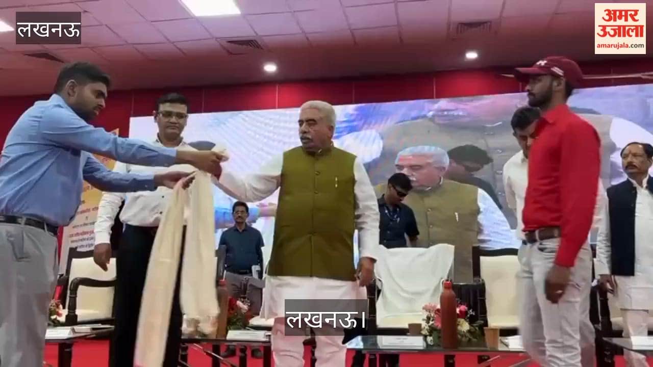 लखनऊ: इंदिरा गांधी प्रतिष्ठान में उ प्र माटीकला  बोर्ड की ओर से आयोजित माटीकला कार्यशाला