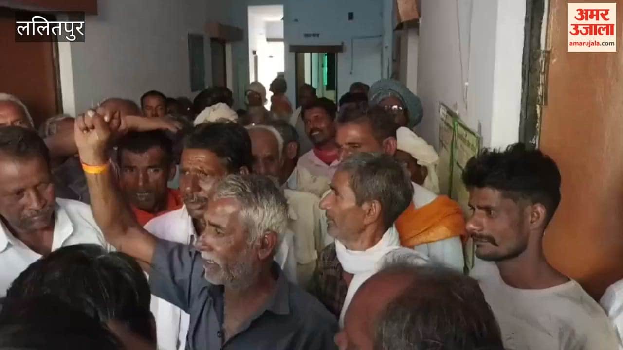 Lalitpur: Farmers enraged after insurance company's toll-free number failed to connect, attempt suicide by hanging
