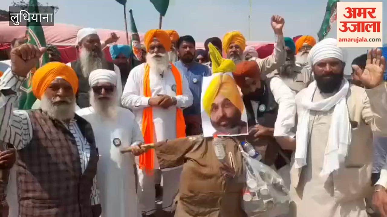 Farmers Burn CM Mann's Effigy at Ladhowal Toll Plaza
