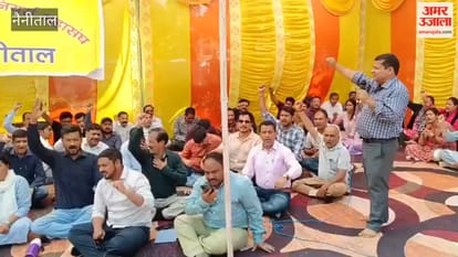 Diploma Engineers Federation staged a sit-in at the PWD Guest House in Haldwani