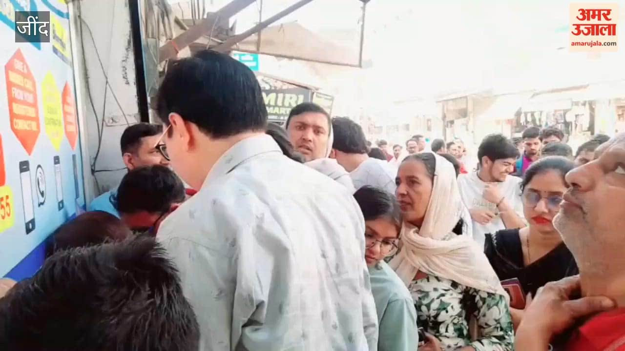 Gas cylinders booked a week ago have not yet been delivered in Jind, forcing consumers to wait in queues for two to three hours.