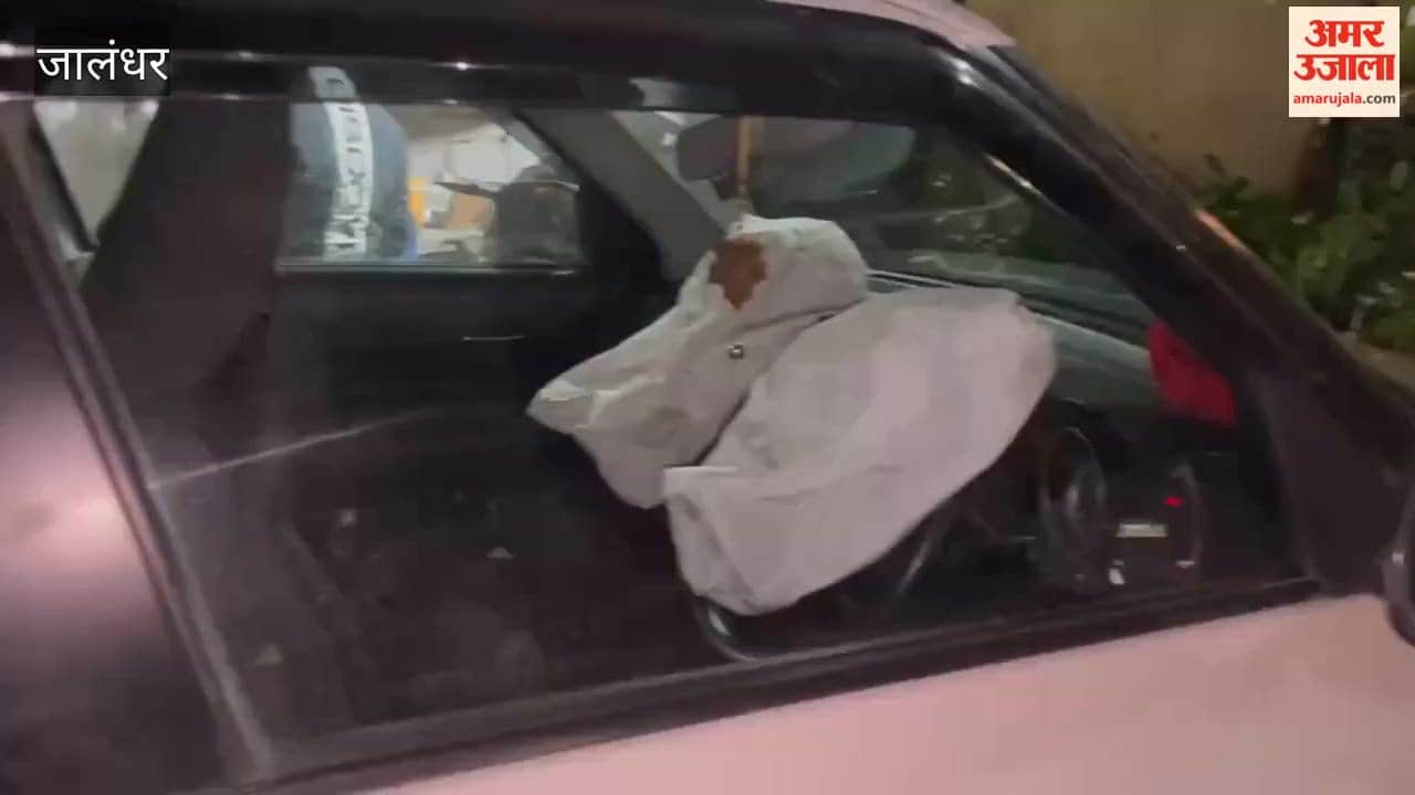 Speeding Car Collides with Auto-rickshaw in Model Town