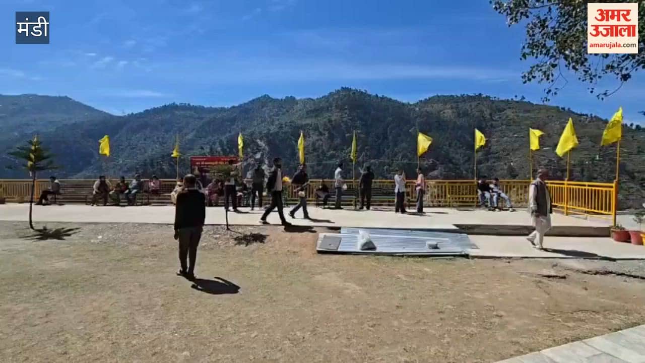 Mandi A flood of devotees surges at the Mata Baglamukhi Temple during Navratri; the crowds of worshippers remained undeterred despite road closures