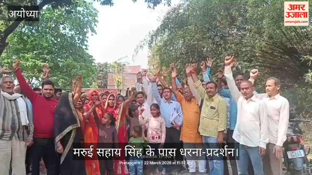 VIDEO: रेल फाटक और अंडरपास की मांग पर उग्र हुए ग्रामीण, गेट नहीं तो वोट नहीं का किया एलान