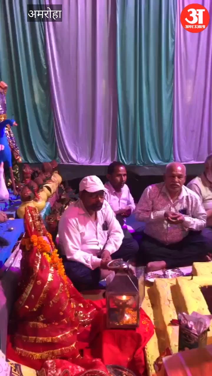 गजराैला में दुर्गा महोत्सव, भजन कीर्तन