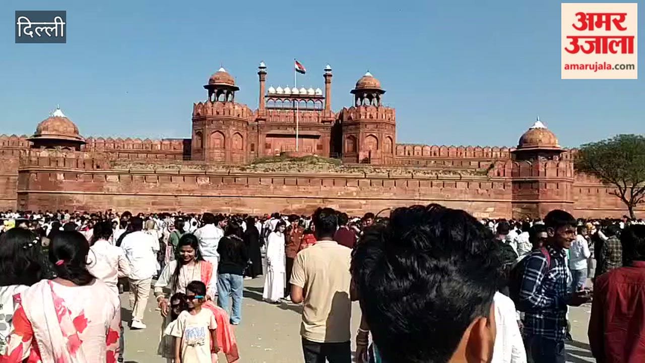 People enjoyed fair held at Red Fort grounds in Delhi