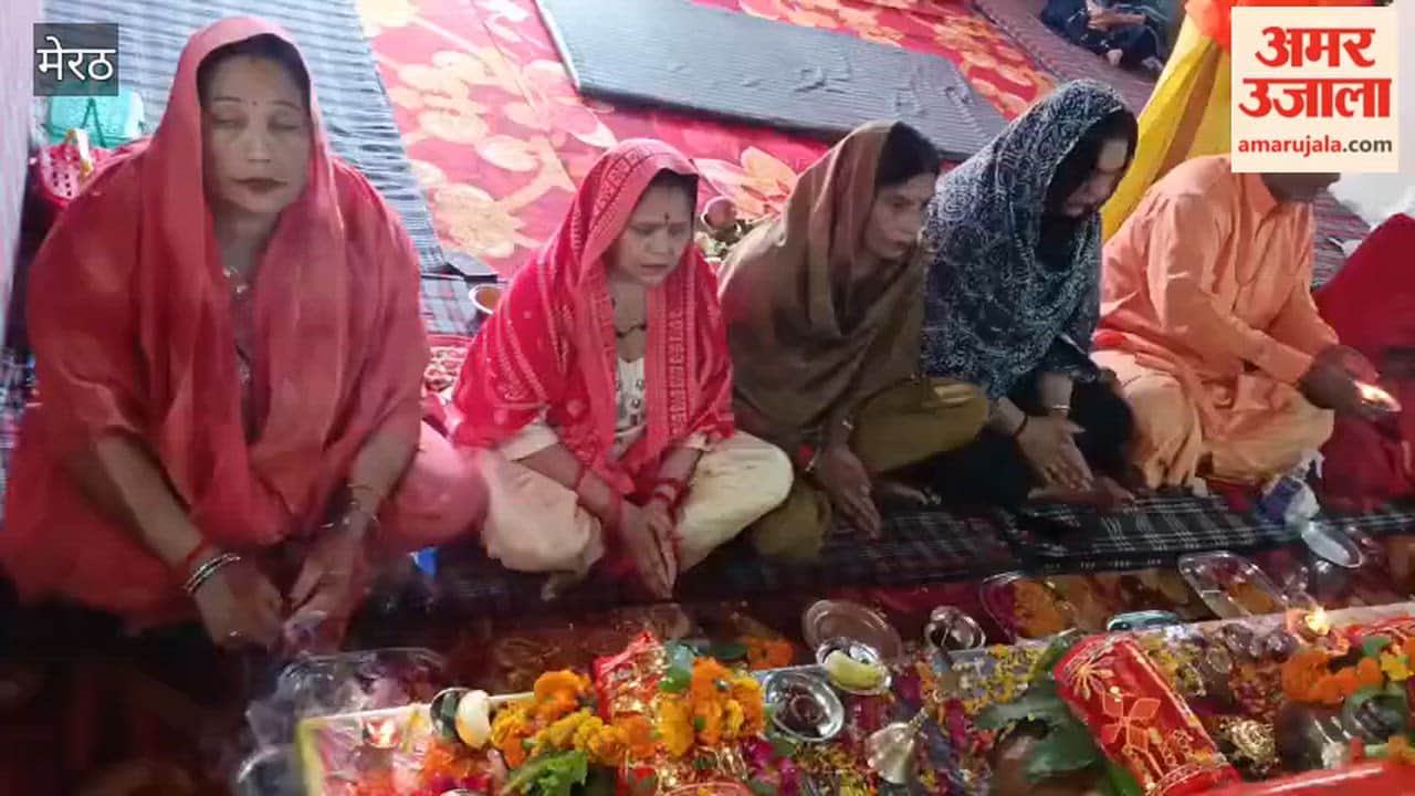 Worship of Mother Kushmanda dispels all of life's obstacles; devotees arrive at an ancient temple in this historic city to offer their prayers.