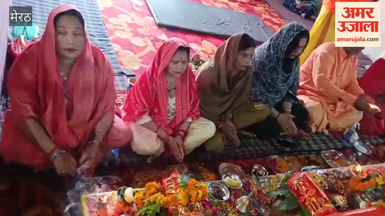 Worship of Mother Kushmanda dispels all of life's obstacles; devotees arrive at an ancient temple in this historic city to offer their prayers.