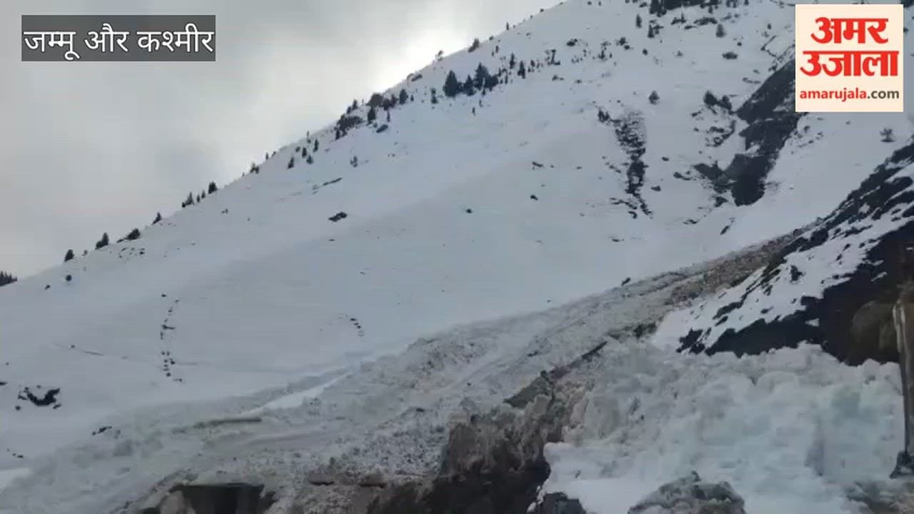 Back-to-Back Snow Avalanches Hit Bandipora–Gurez Road; No Casualties Reported.