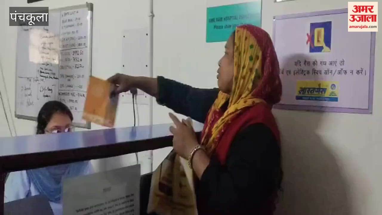 Crowd gathers in Panchkula to collect gas cylinders.