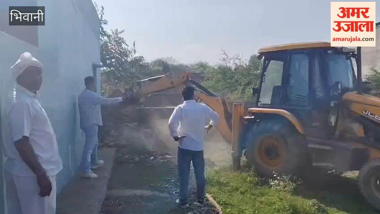 The city council removed the illegal wall built in the street