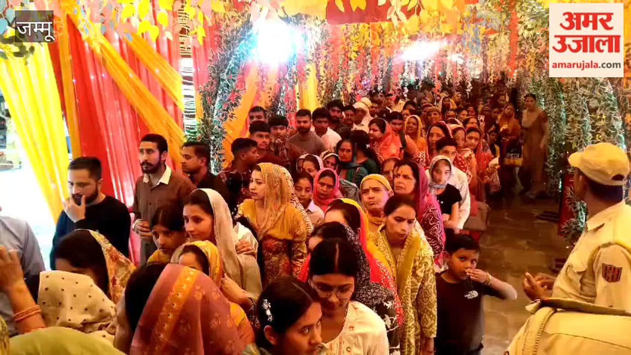 Huge crowd of devotees at Chichi Devi place on the sixth day