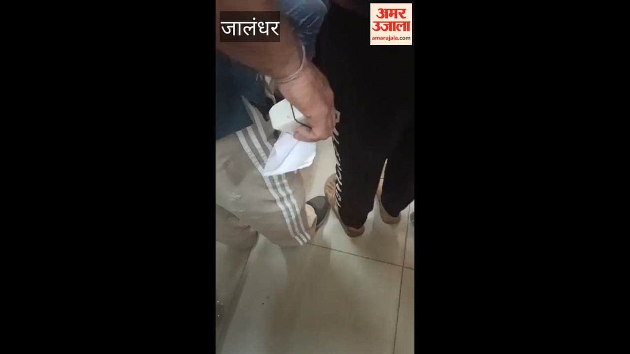 Clash at Suvidha Kendra in Jalandhar Councillor and agent fight