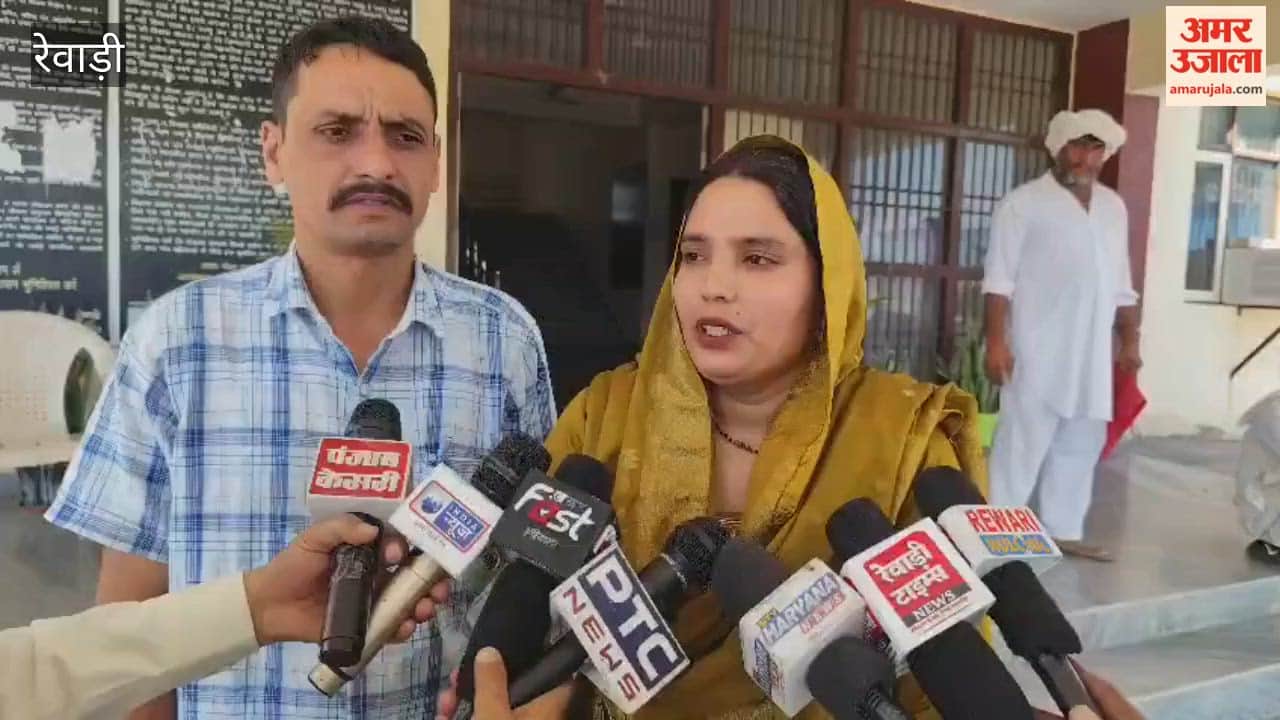 The woman sarpanch leveled serious allegations against the village secretary.